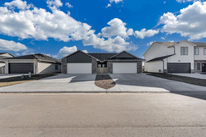 Property Photo:  3867 W Longleaf St  KS 67205 