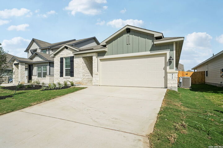 Property Photo: 815 Shatterhand Blvd TX 78260