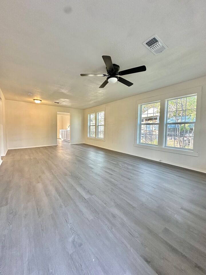 Property Photo:  85 E 22nd St  TX 76903 