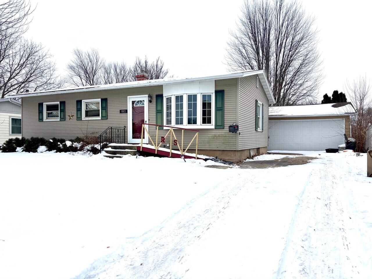 Property Photo:  1925 Tennyson Lane  WI 53704 