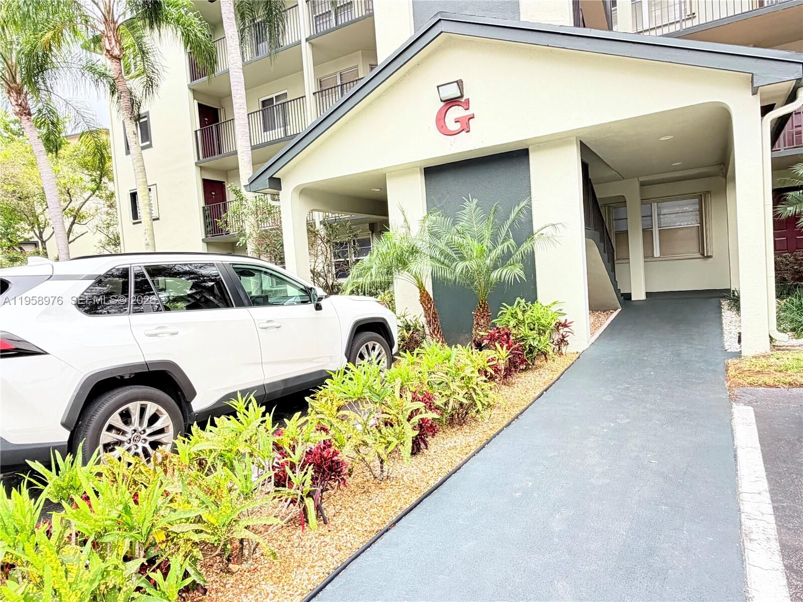 Property Photo: 1200 SW 130th Ave 101G FL 33027