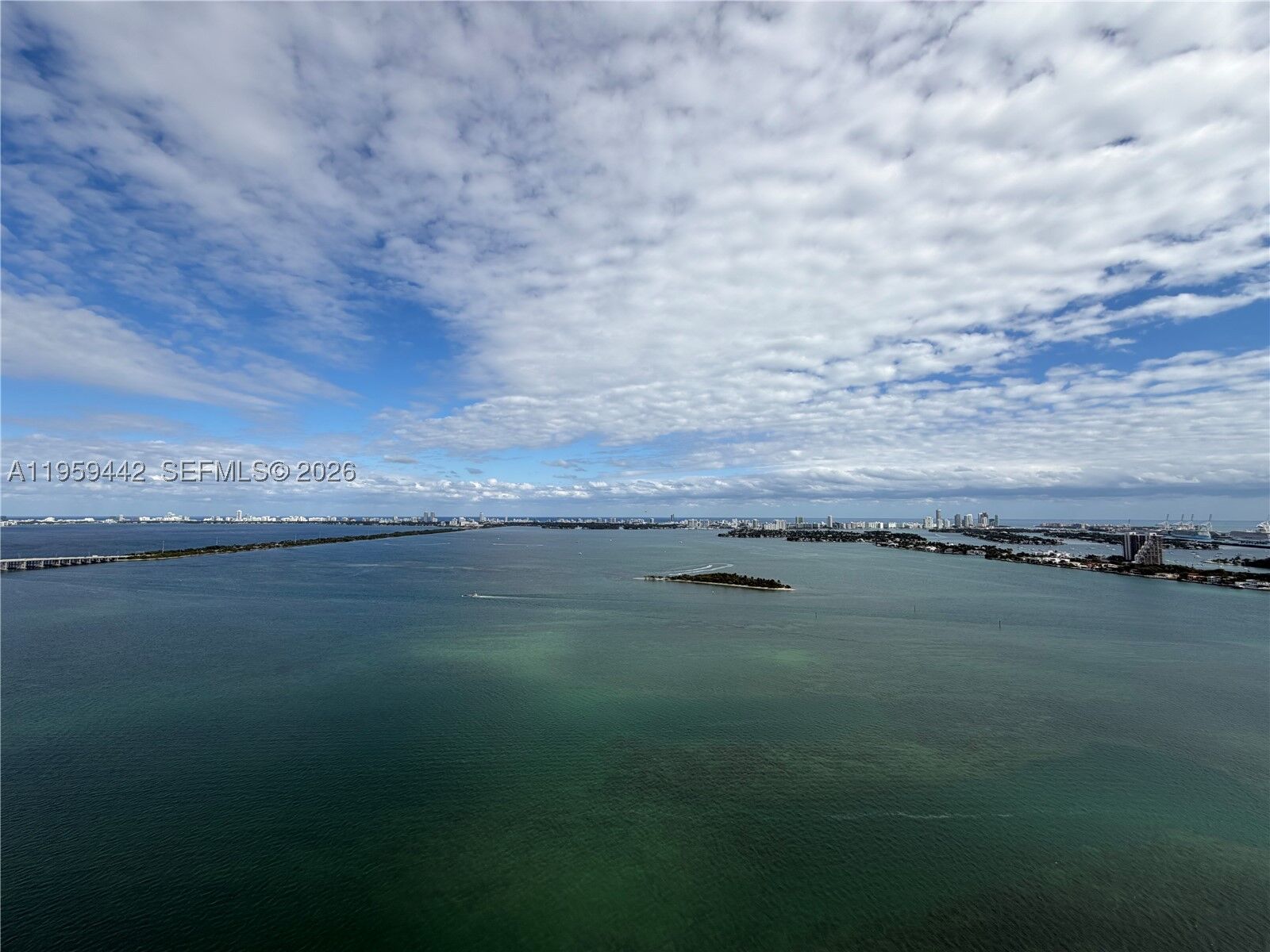 Property Photo: 700 NE 24 3503 FL 33137