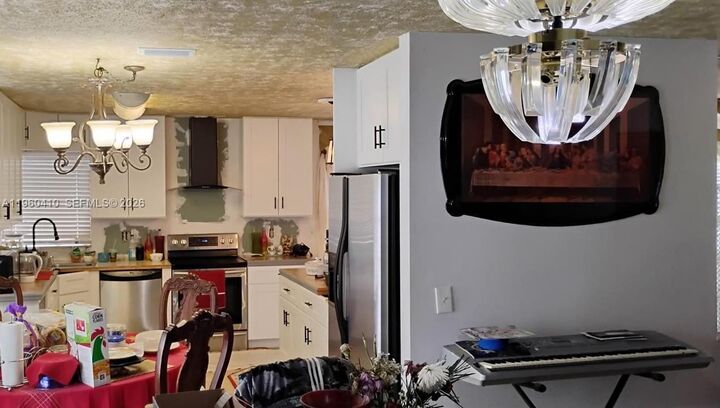 Property Photo:  110 E Riverbend Dr  FL 33326 