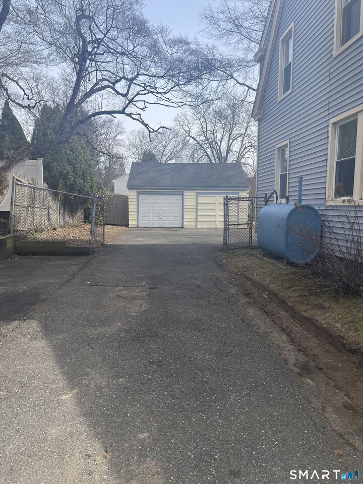 Property Photo: 1924 Stratfield Road CT 06825