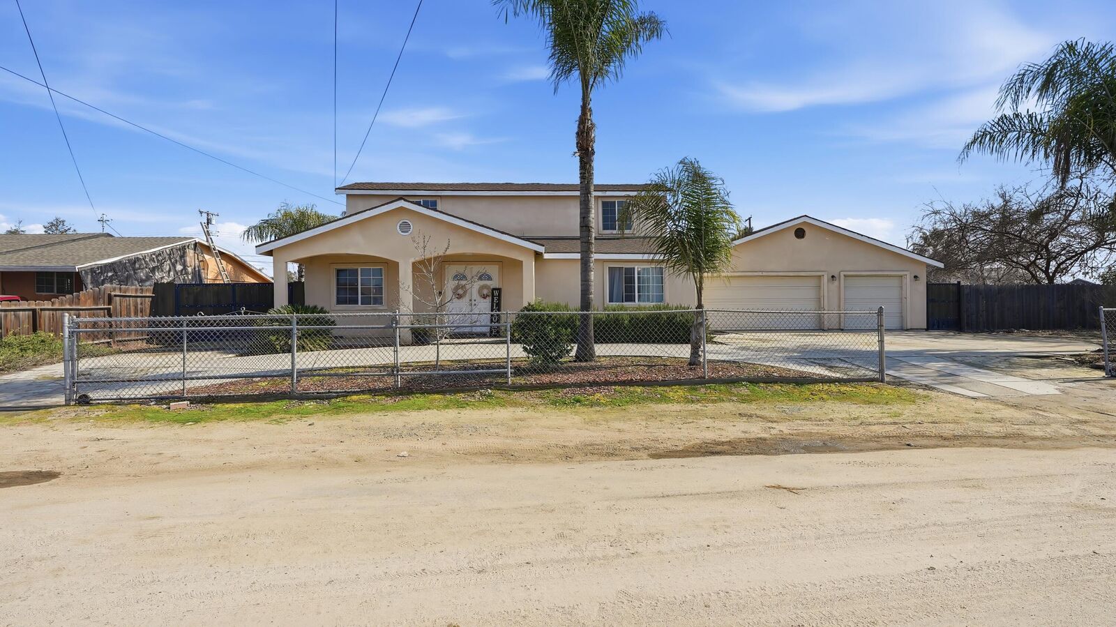Property Photo: 916 S Cottage Street CA 93257