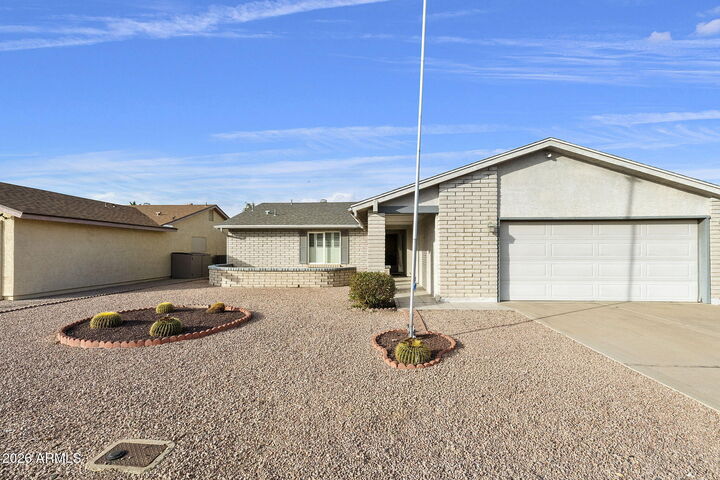 Property Photo: 926 S 79th Way AZ 85208