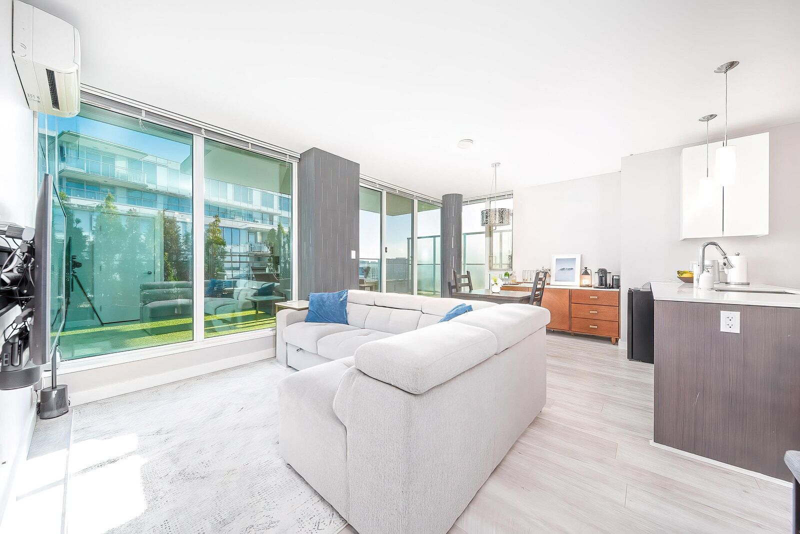 Property Photo: 6951 Elmbridge Way 1201 BC V7C 0A4