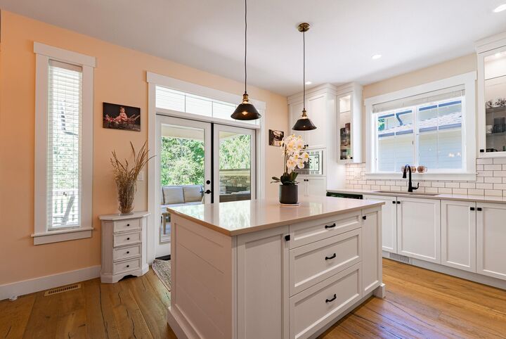 Property Photo: 43318 Creekside Circle BC V2R 0Z4