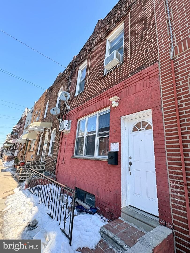 Property Photo: 2033 S 9th Street PA 19148
