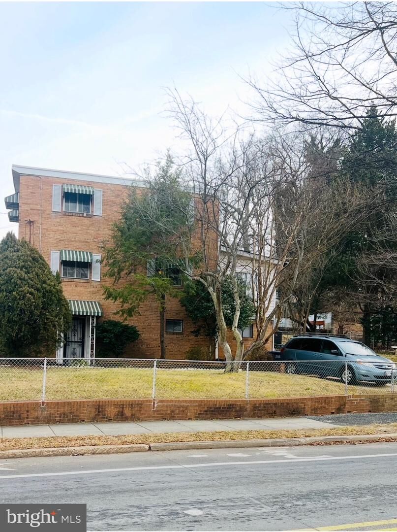 Property Photo:  4901 Fitch Place NE  DC 20019 