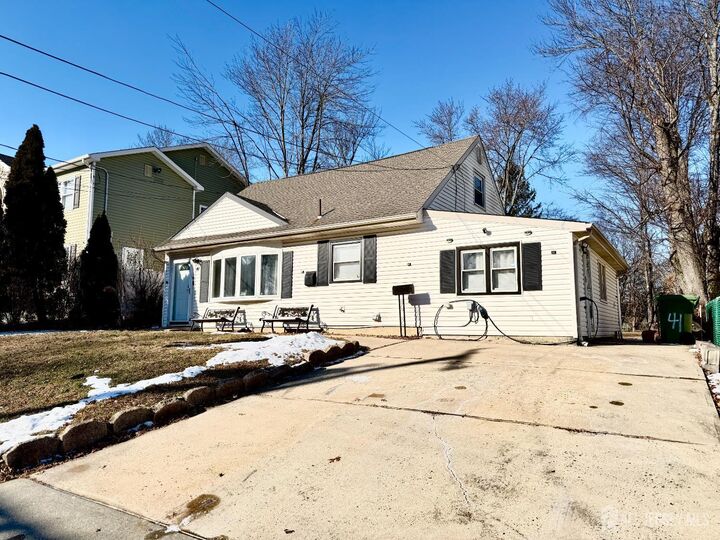 Property Photo:  41 Pinetree Drive  NJ 08859 