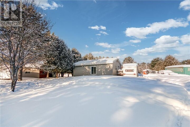 Photo de la propriété:  6 Des Pins Street  ON P0M 1H0 