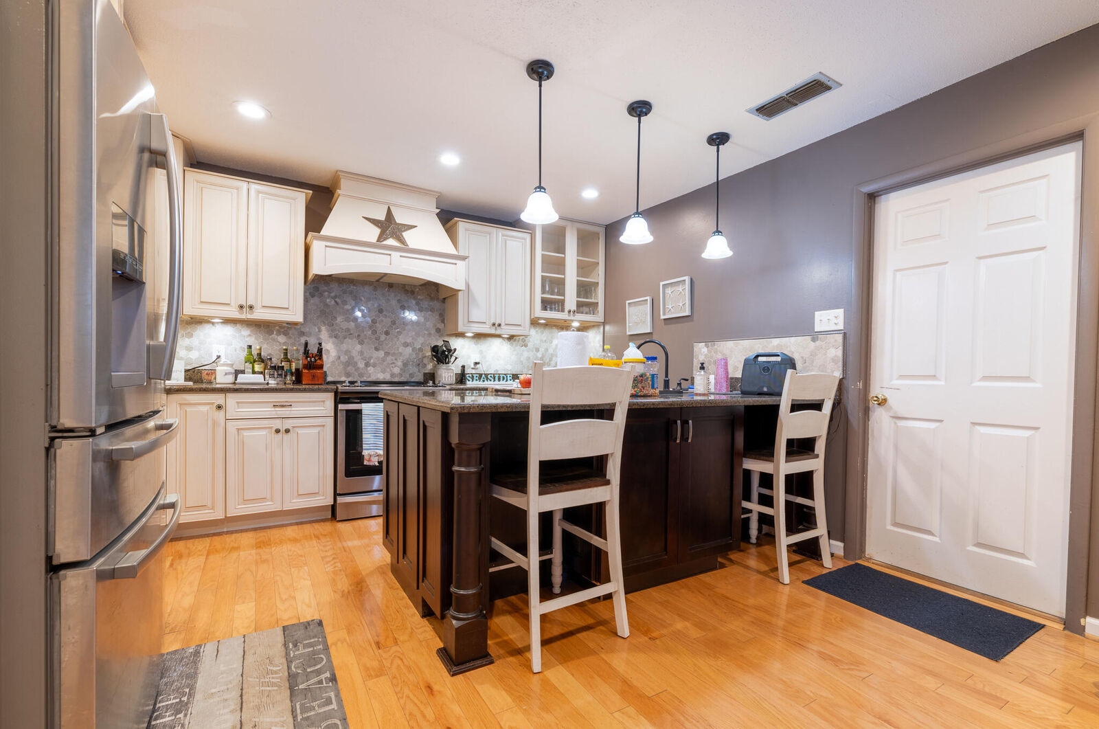 Property Photo: 300 NW Victoria Avenue FL 32548