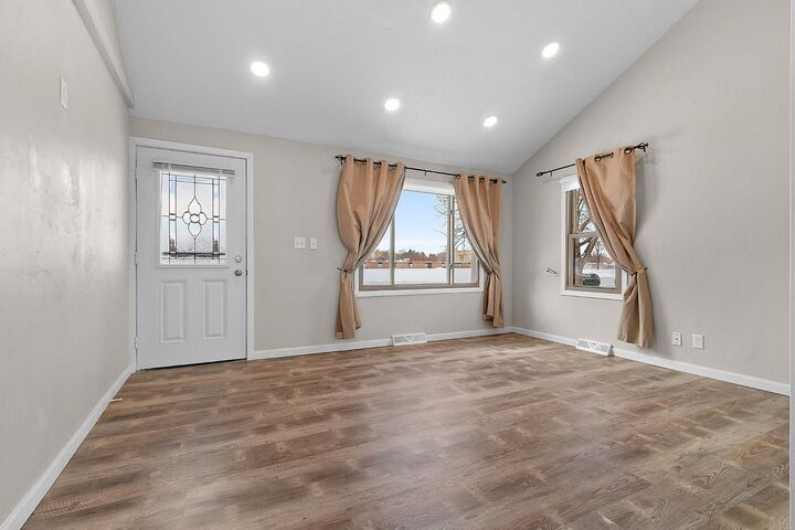 Property Photo:  1140 Evergreen St S  WI 54166 