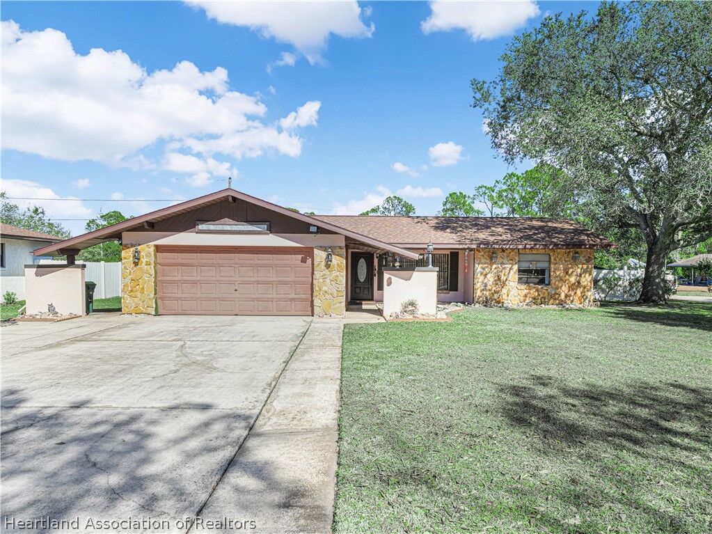 Property Photo:  201 Dove Avenue  FL 33870 