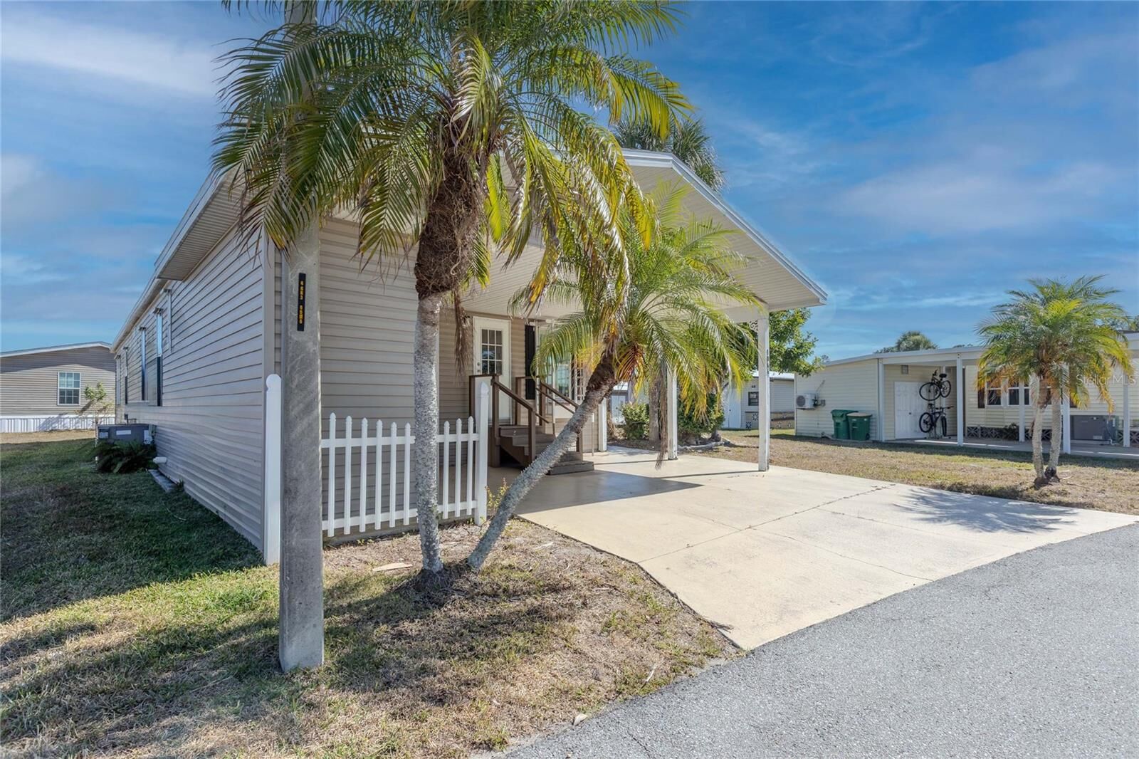 Property Photo:  2100 Kings Highway Lane 1064  FL 33980 