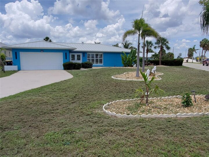 Property Photo: 190 Casa Lane FL 33950