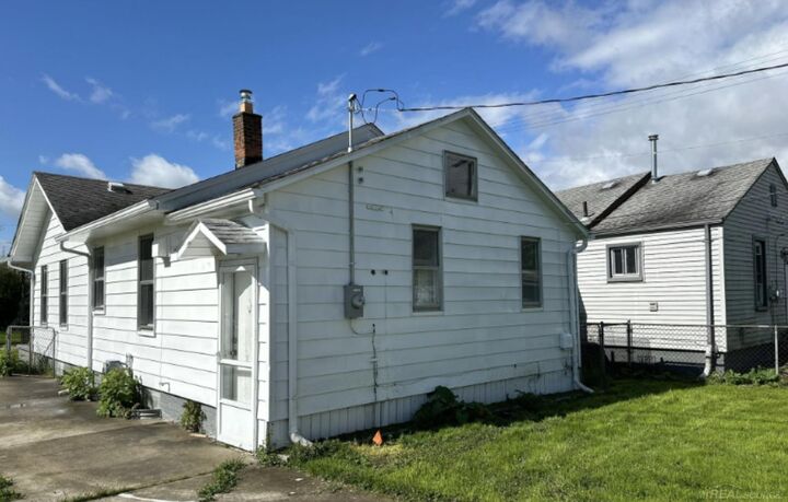Property Photo:  11011 Hupp Avenue  MI 48089 