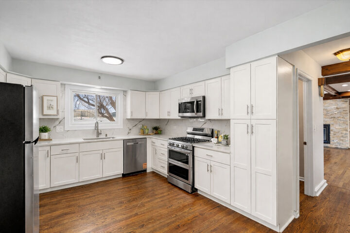 Property Photo:  931 Canterbury Drive  IL 60195 