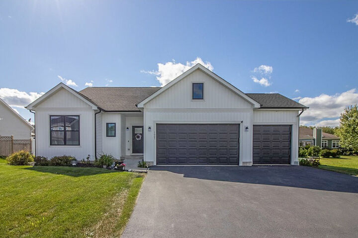 Property Photo:  1005 Joel Lane  IL 60135 