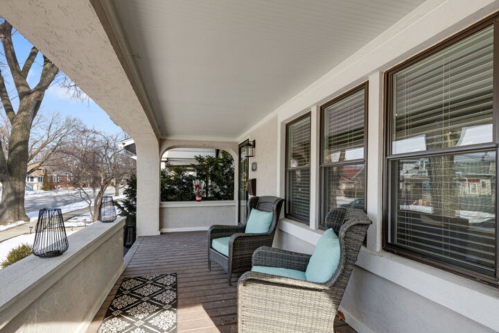 Property Photo:  930 N Taylor Avenue  IL 60302 