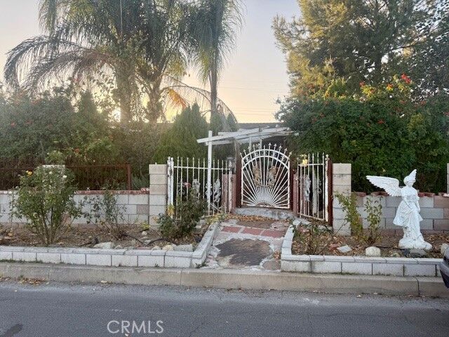 Property Photo:  932 N Encina  CA 92376 