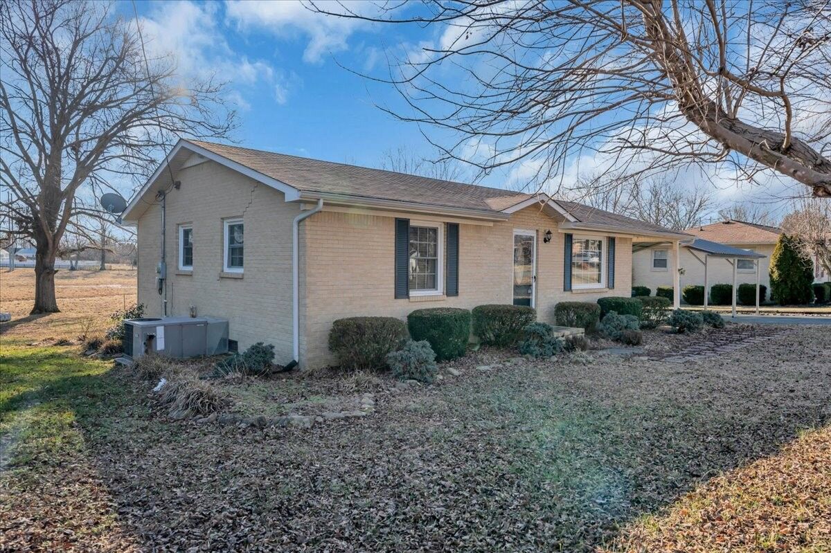 Property Photo:  215 Green Acres Dr  TN 37166 