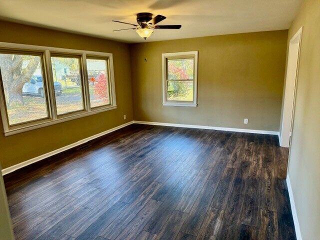 Property Photo:  406 Foxboro Ln  TN 37388 