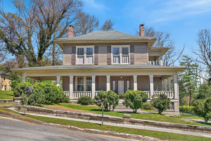 Property Photo:  702 Washington Ave  TN 38474 