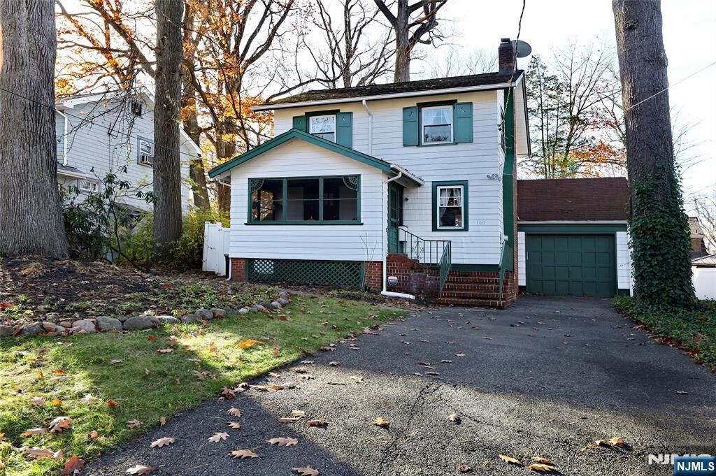 Property Photo:  160 Pinewood Place  NJ 07666 