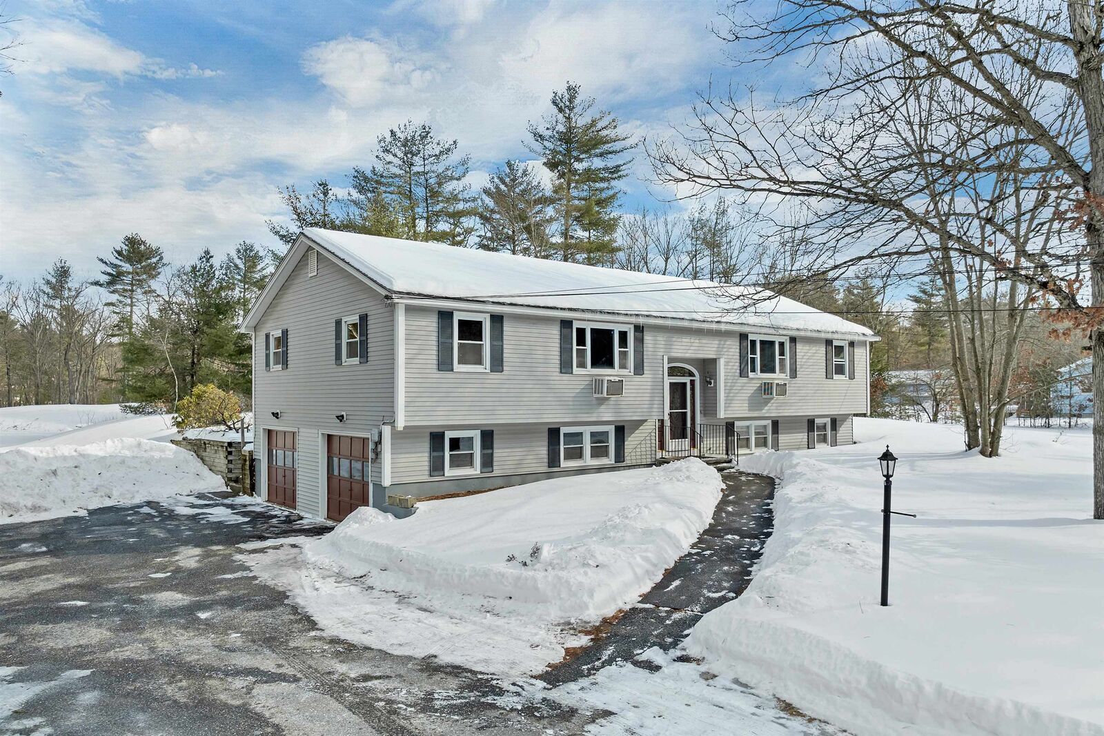 Property Photo:  1102 Mammoth Road  NH 03076 