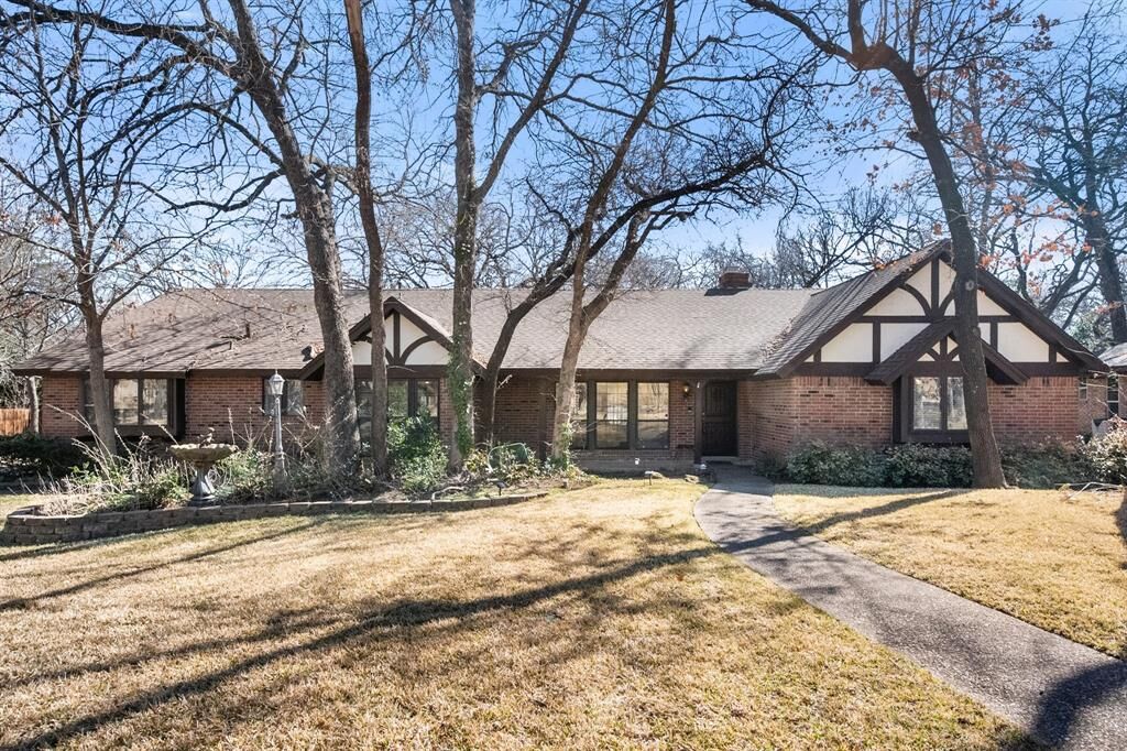 Property Photo:  2109 Clearbrook Court  TX 76013 