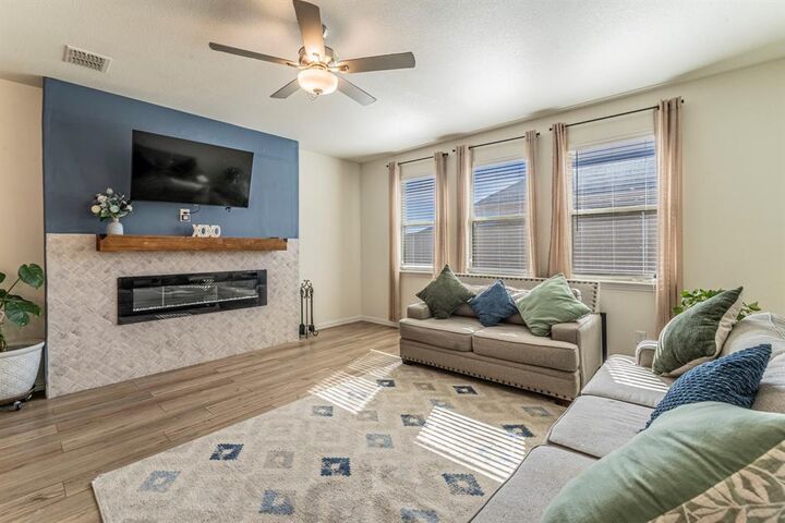 Property Photo:  1240 Almond Road  TX 76020 