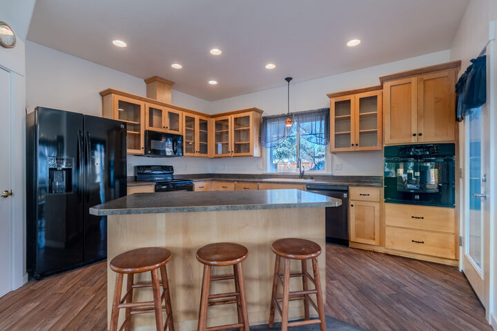 Property Photo:  1316 NE Foster Way  OR 97526 
