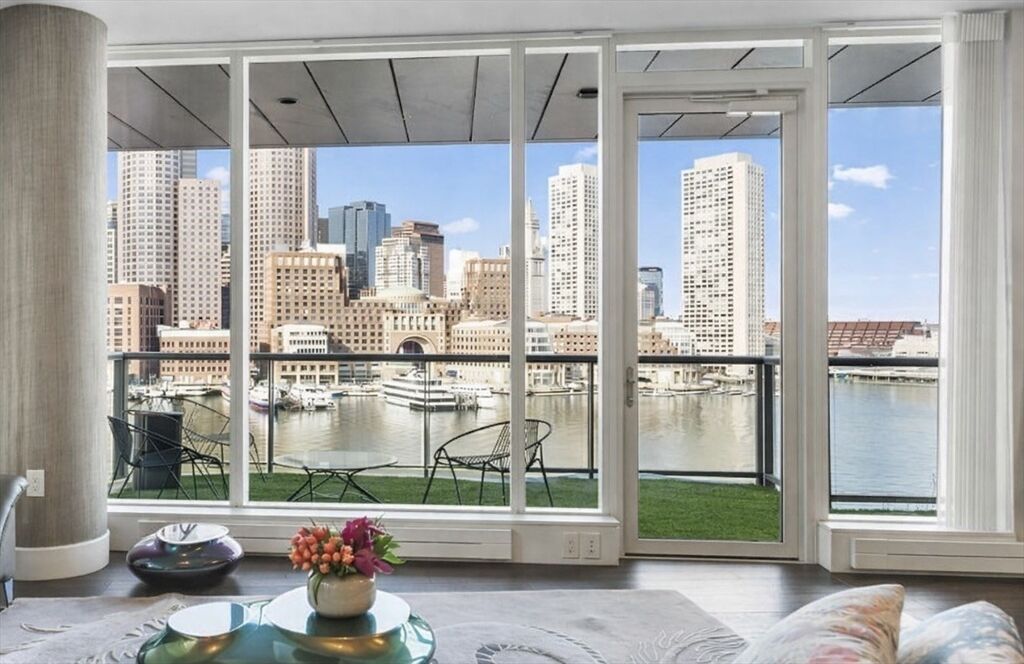 Property Photo: 22 Liberty Dr 7M MA 02210