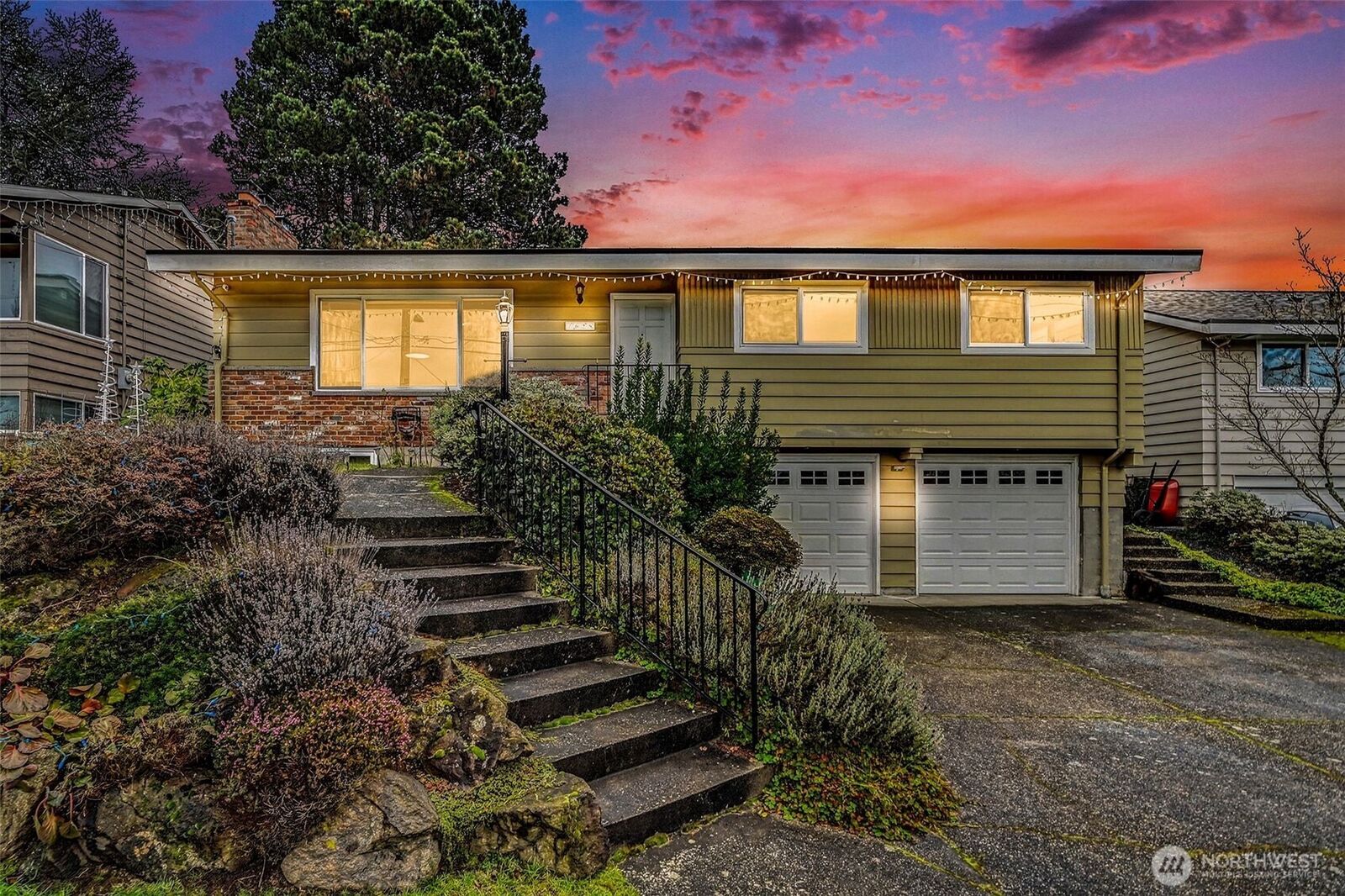 Property Photo:  7028  39th Avenue NE  WA 98115 