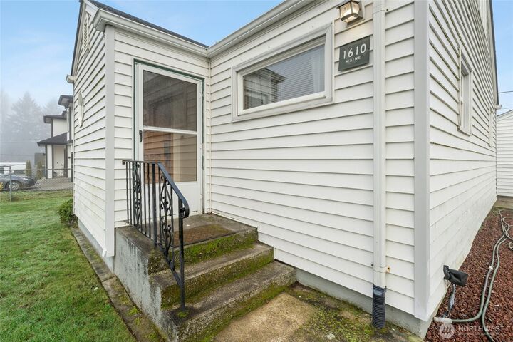 Property Photo:  1610  Maine Street  WA 98354 