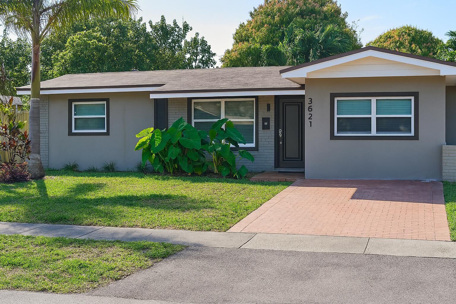 Property Photo:  3621 NW 35th Way  FL 33309 