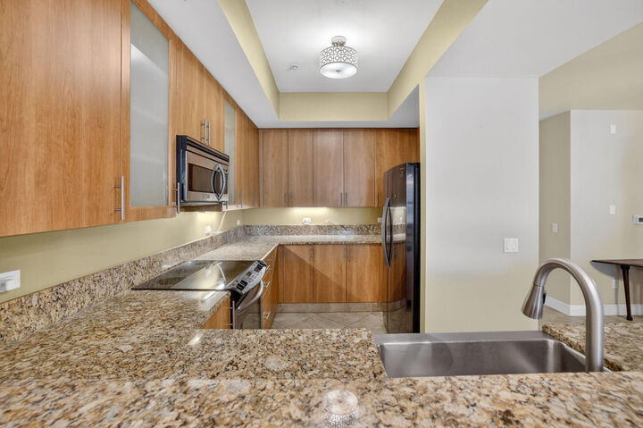 Property Photo:  2633 NE 14th Avenue 101  FL 33334 