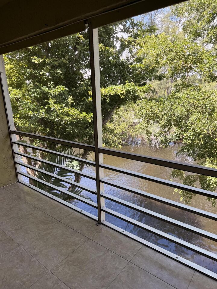 Property Photo:  1400 NE 57th Street 302  FL 33334 