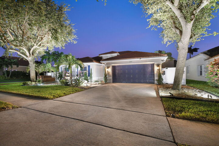 Property Photo:  6405 Shadow Creek Village Circle E  FL 33463 