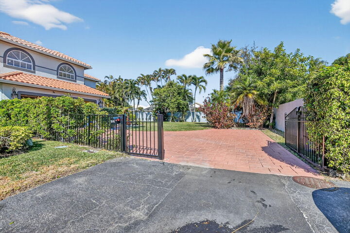 Property Photo:  9048 Villa Portofino Circle  FL 33496 