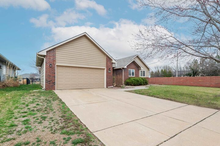 Property Photo:  10402 W Westport St  KS 67212 