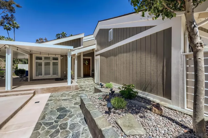 Property Photo:  10808 Valiente Court  CA 92124 