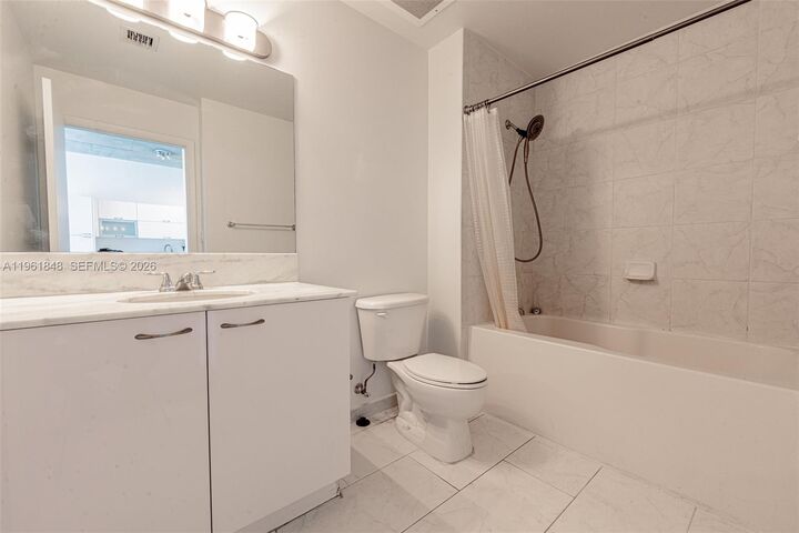 Property Photo: 133 NE 2 Av 308 FL 33132