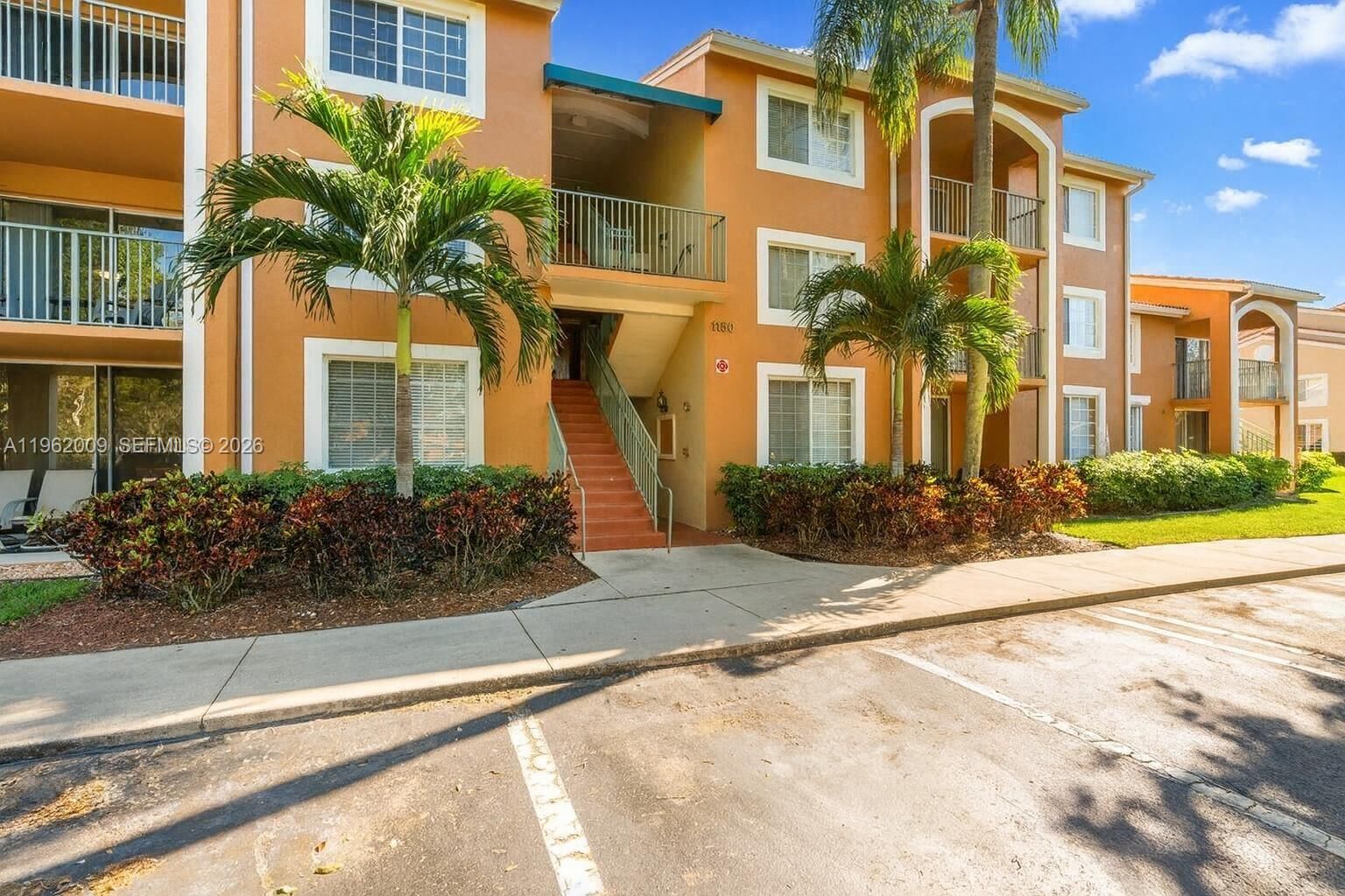 Property Photo:  1150 Wildwood Lakes Blvd 203  FL 34104 