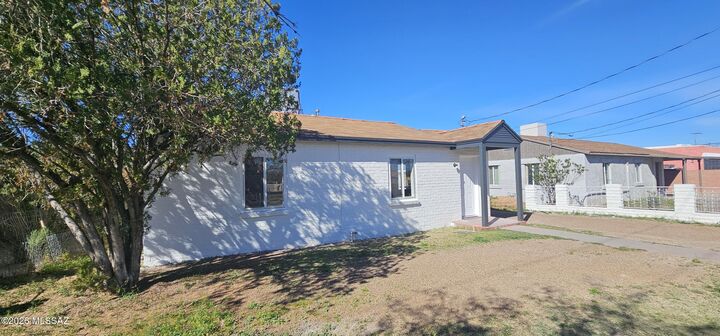 Property Photo: 3520 S Lundy Avenue AZ 85713