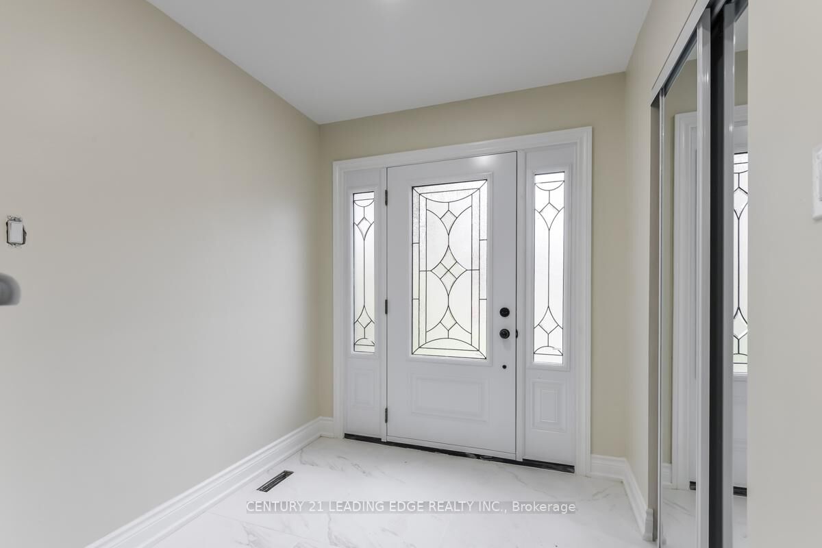 Property Photo:  16 Medaca Street Main Fl  ON M2J 3A7 