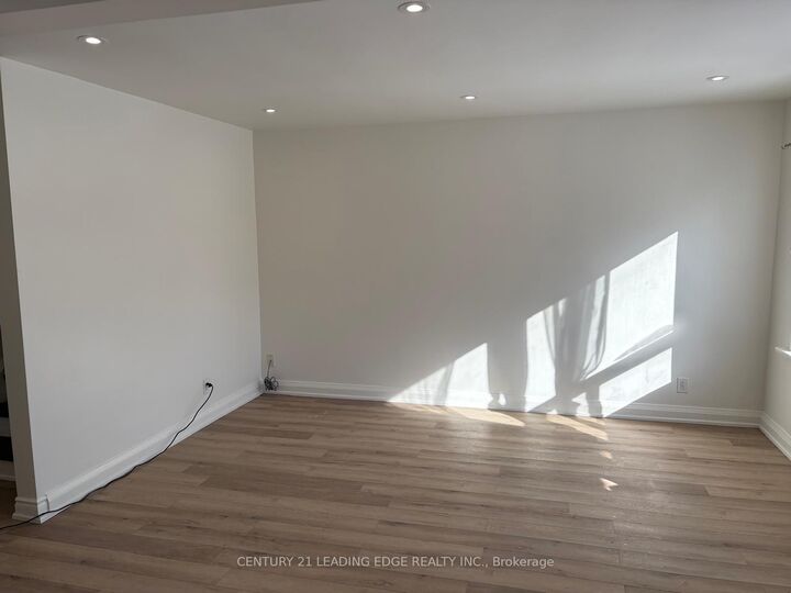 Property Photo:  38 Southmead Road Main  ON M1L 2J1 