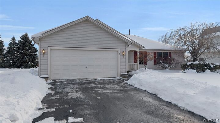 Property Photo:  45 Woodgate Drive  NY 14086 